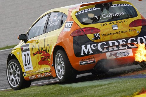 Tom Coronel pechvol in Valencia/foto Frits van Eldik